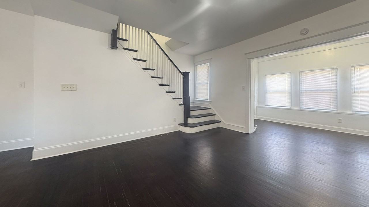2044 S 68th St - Photo 3 of 17