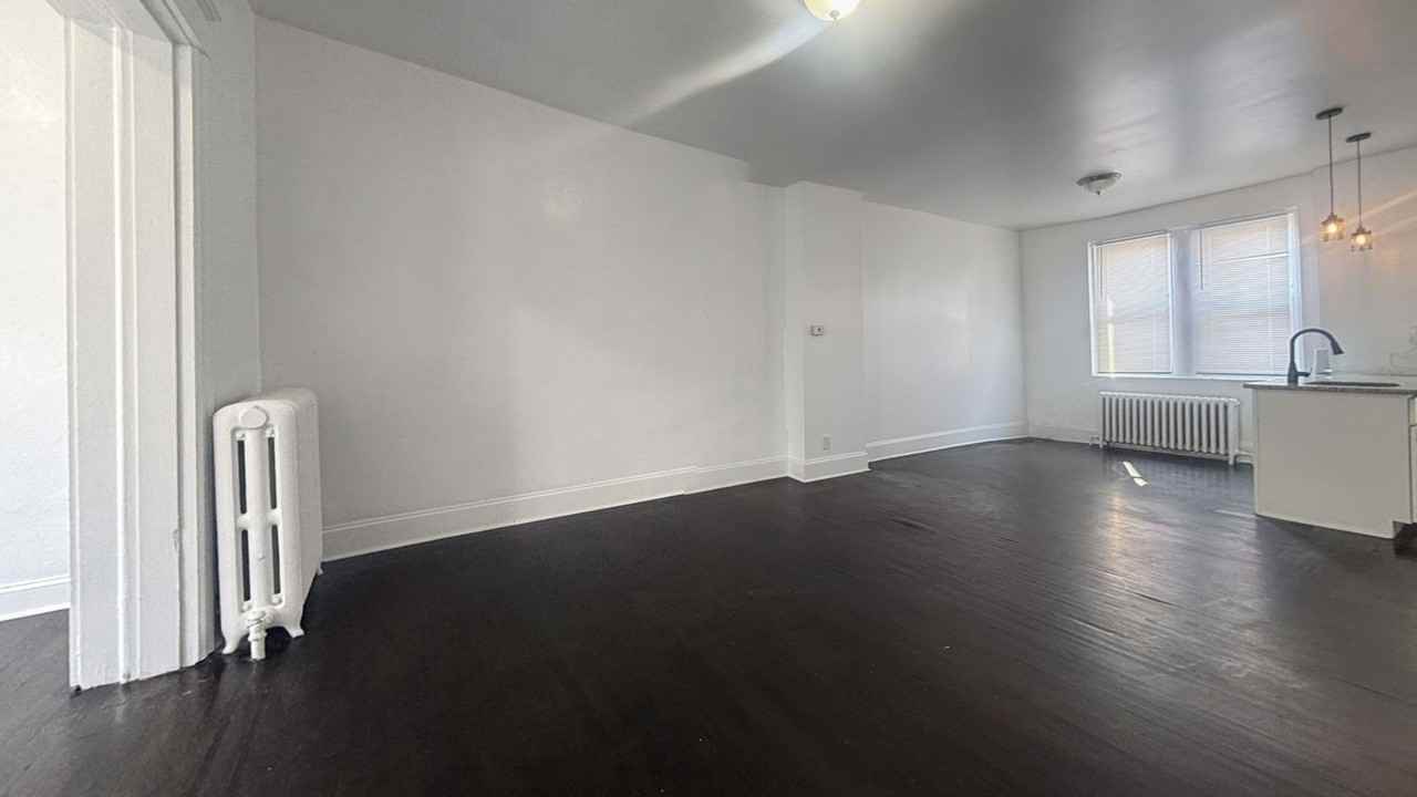 2044 S 68th St - Photo 4 of 17