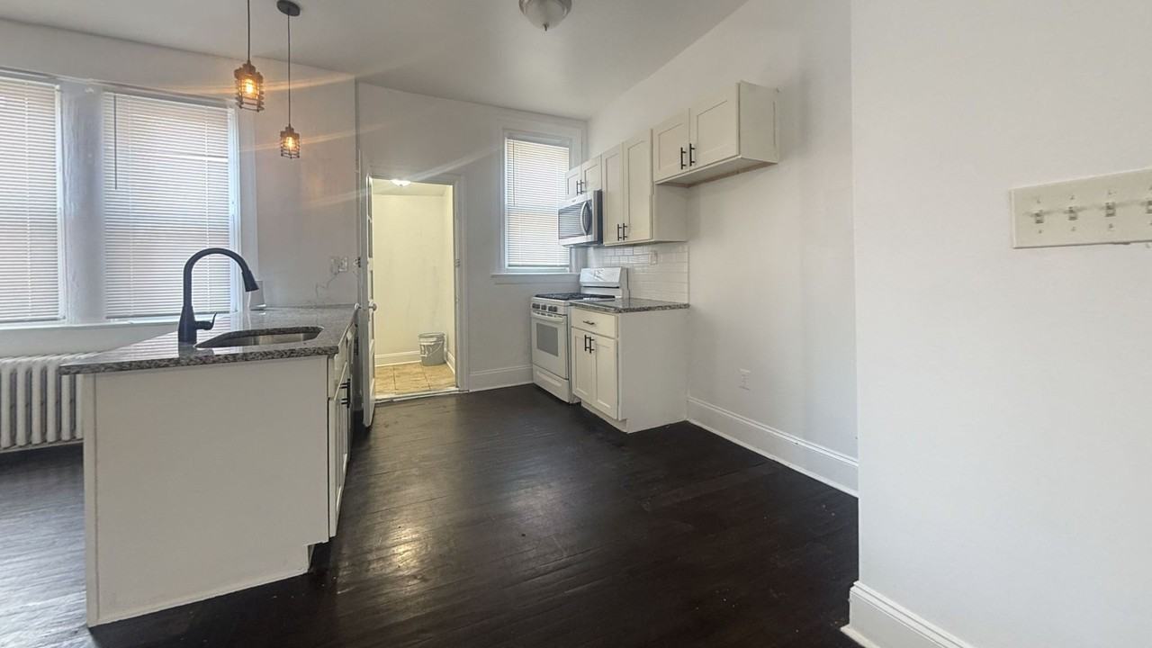 2044 S 68th St - Photo 6 of 17