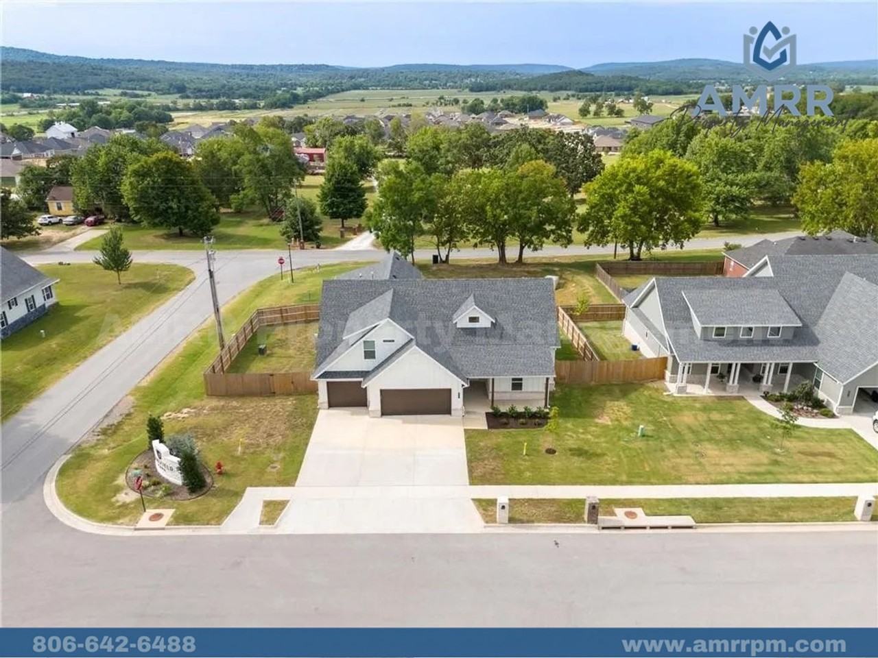 807 Mueller Way - Photo 4 of 32
