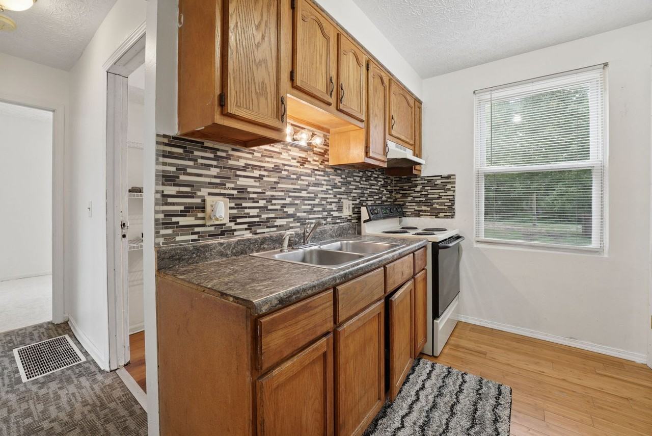 2563 Mcguffey Rd - Photo 2 of 20