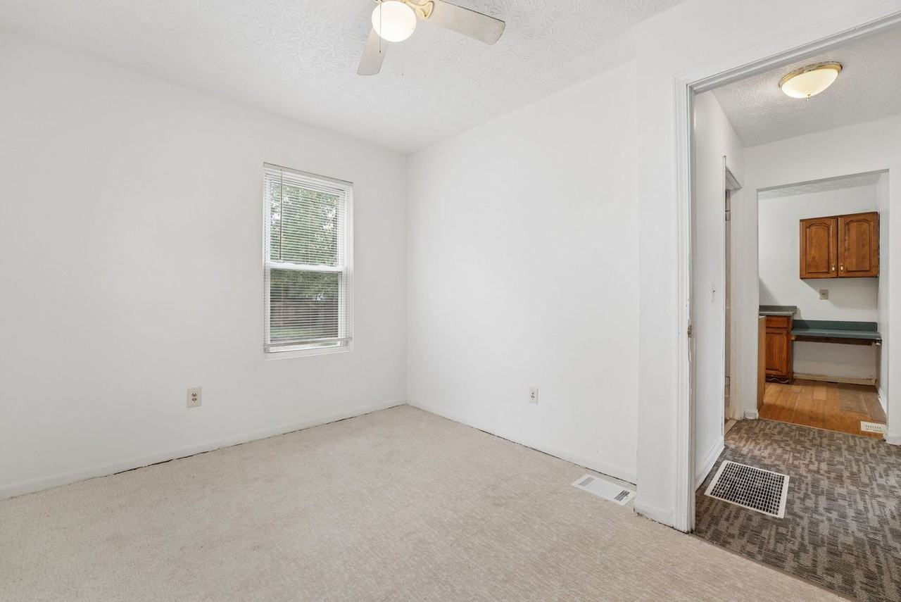 2563 Mcguffey Rd - Photo 4 of 20