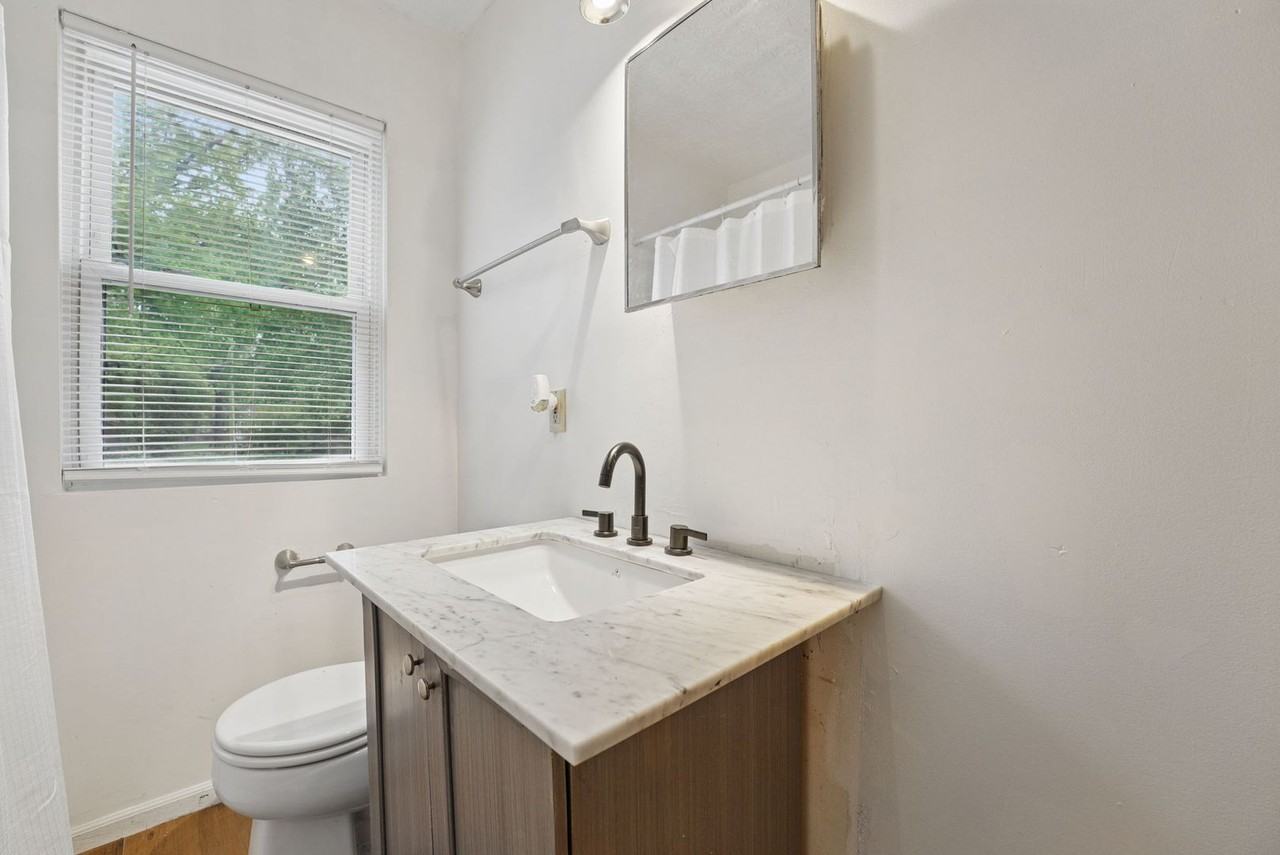 2563 Mcguffey Rd - Photo 5 of 20