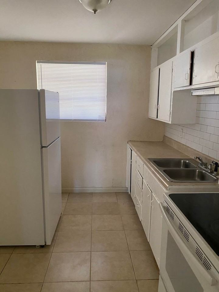 5806 Fairview Ave - Photo 4 of 29