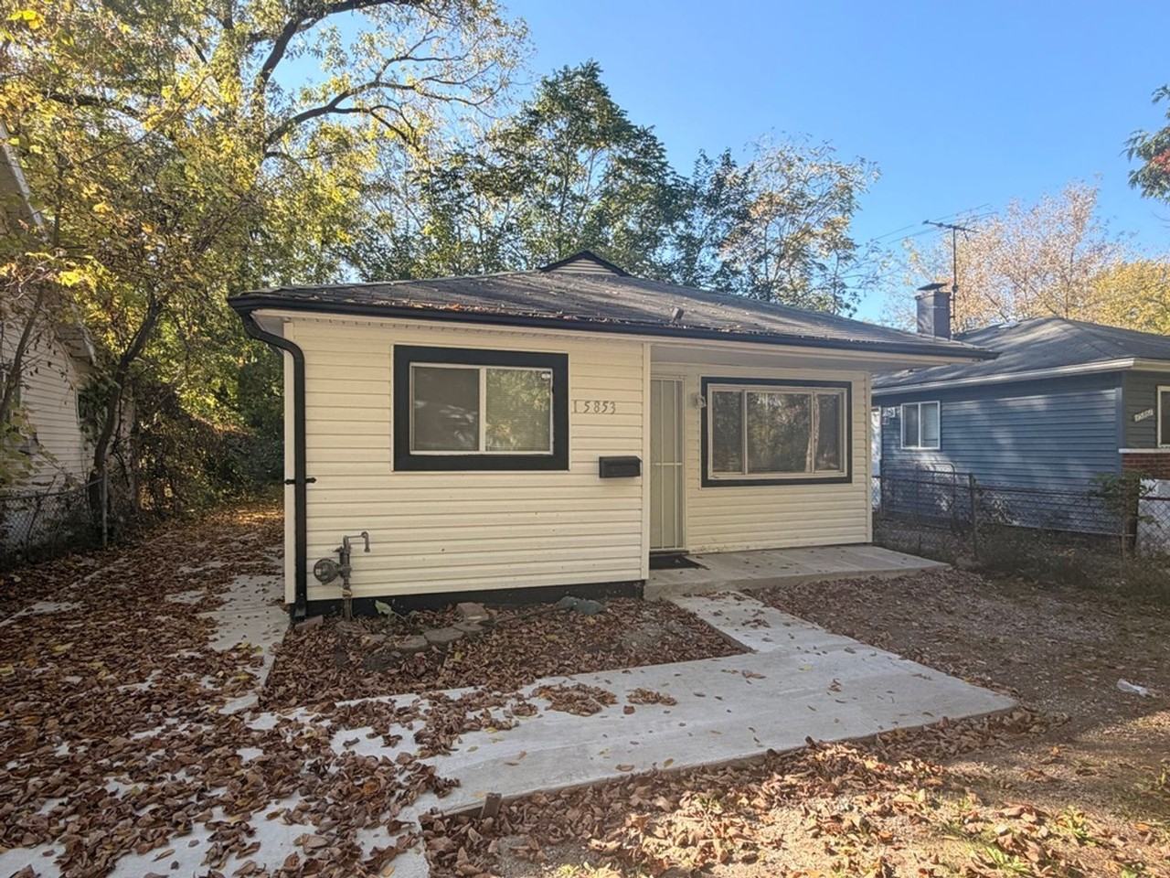 15853 Dacosta St - Photo 2 of 17