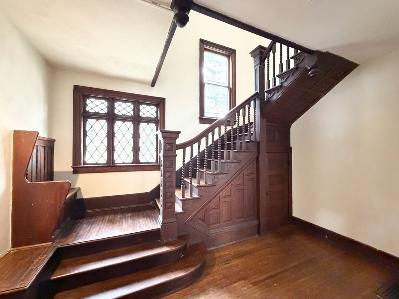 604 W Elm St - Photo 2 of 11