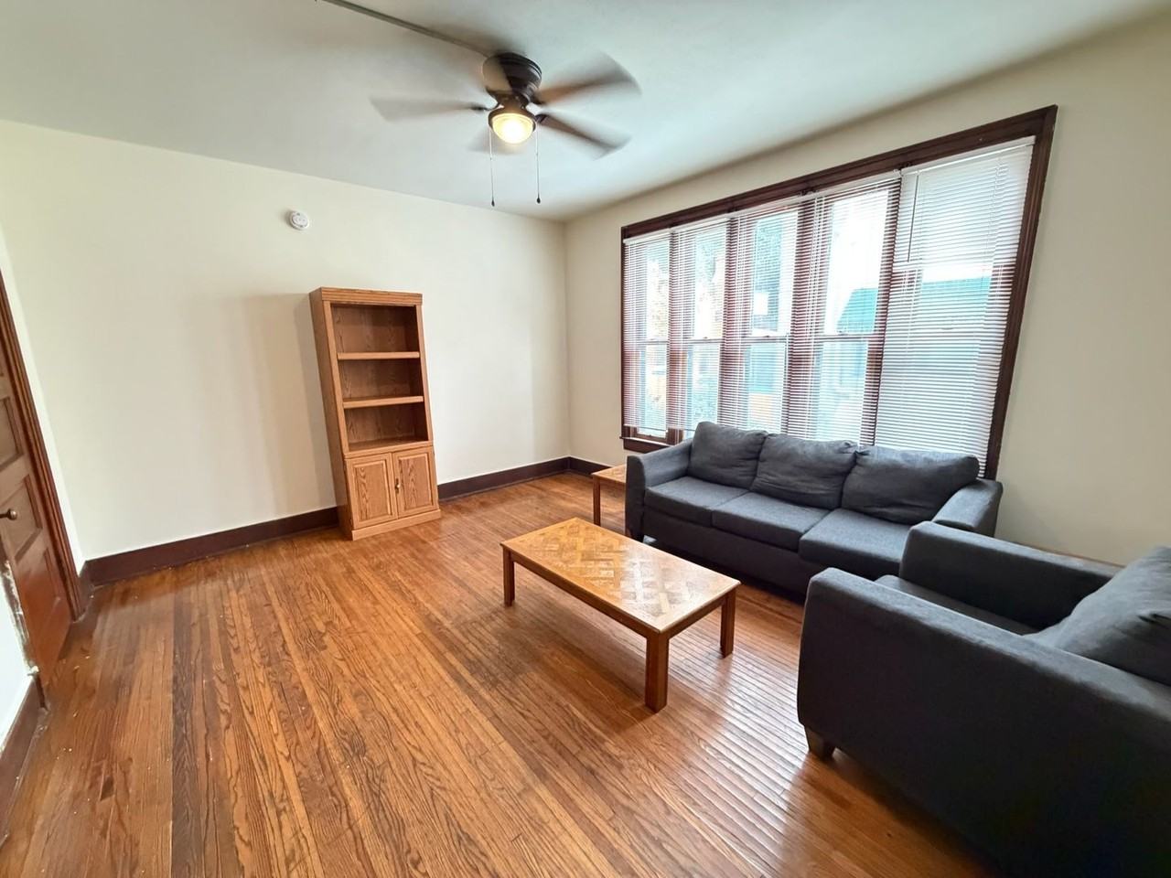 604 W Elm St - Photo 3 of 11