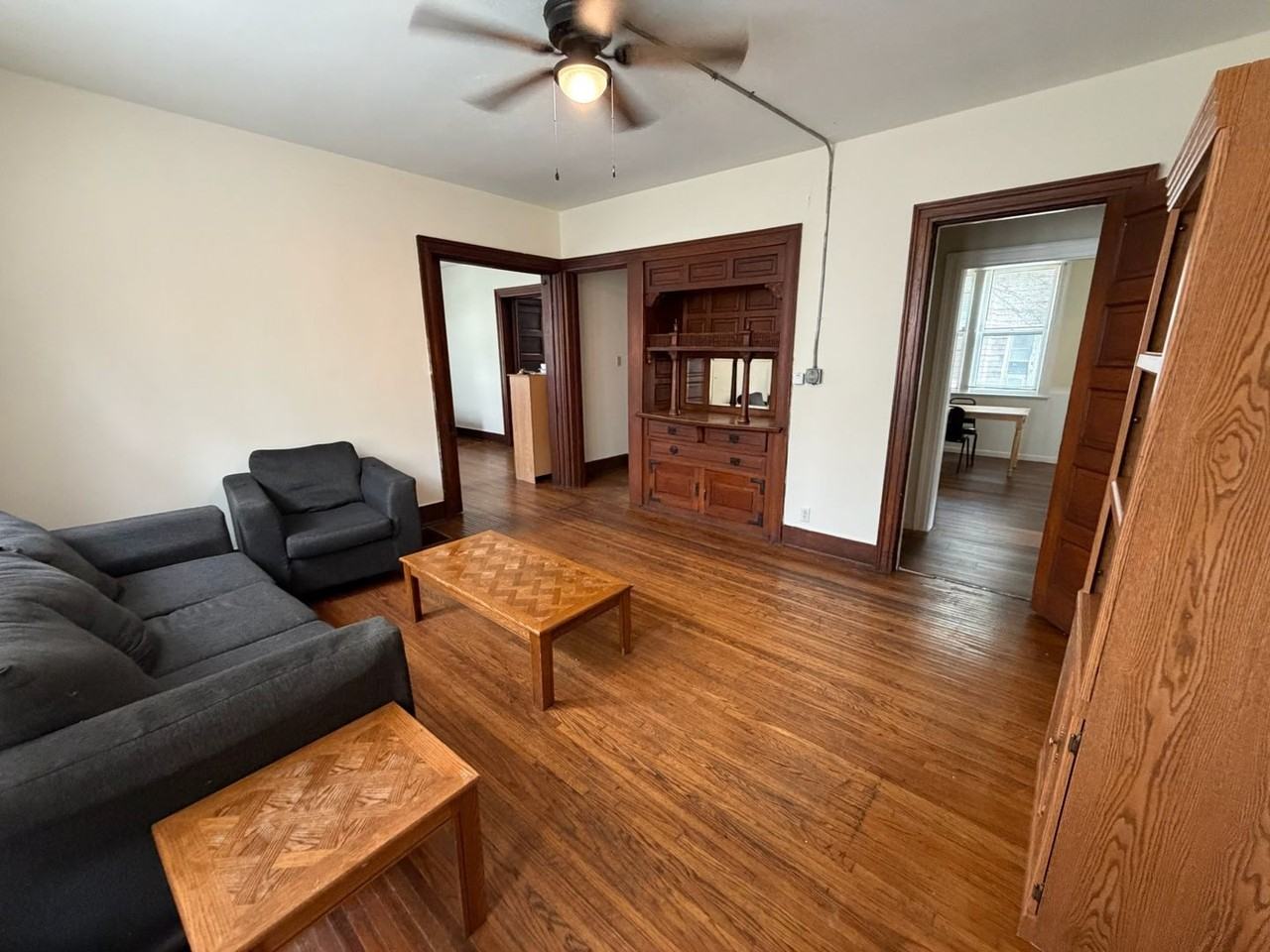 604 W Elm St - Photo 4 of 11