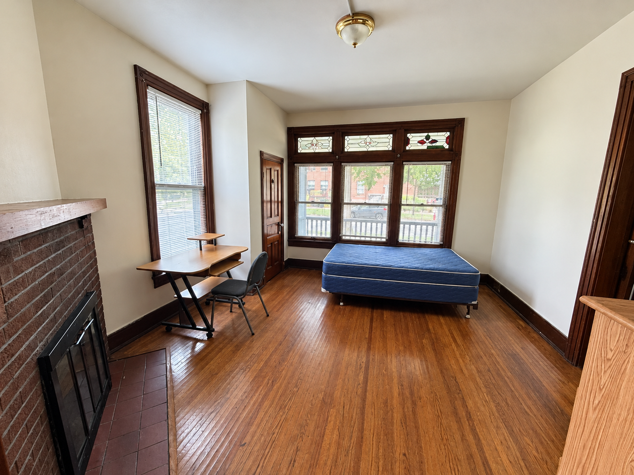 604 W Elm St - Photo 6 of 11