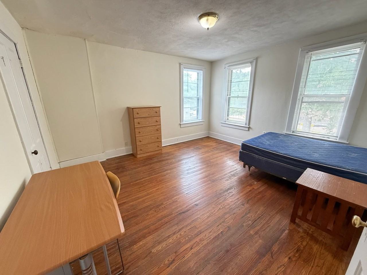 604 W Elm St - Photo 7 of 11