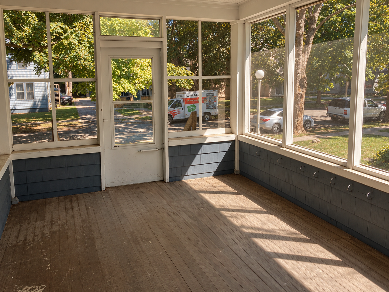 609 W Elm St - Photo 2 of 9