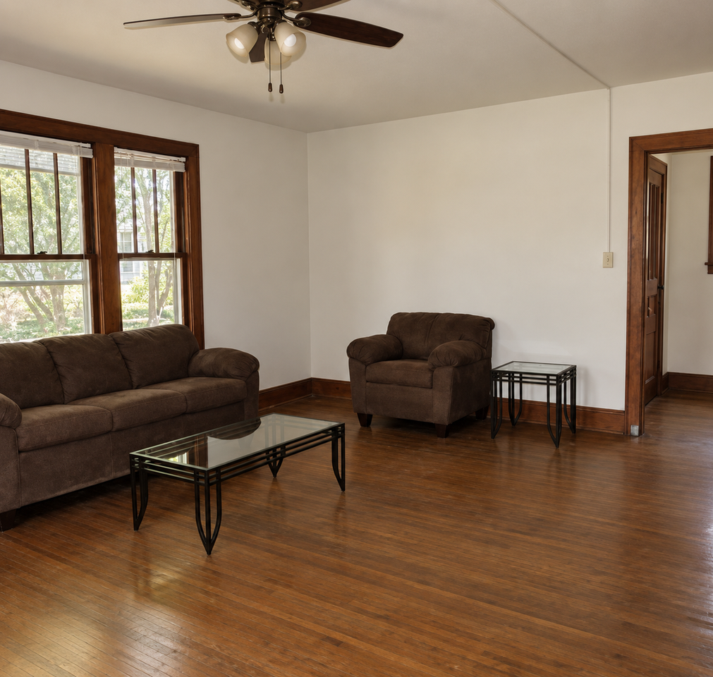 609 W Elm St - Photo 3 of 9