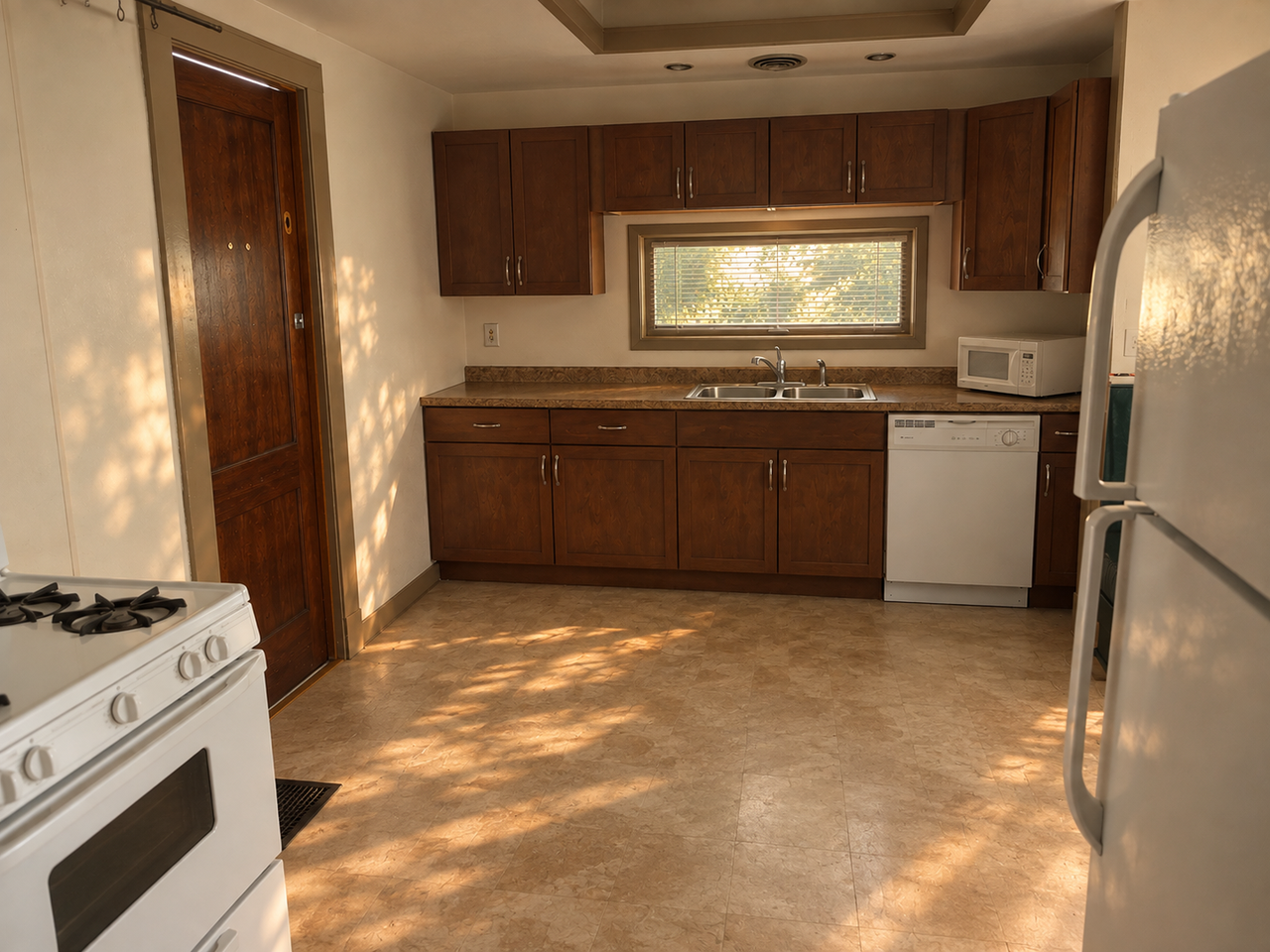 609 W Elm St - Photo 4 of 9
