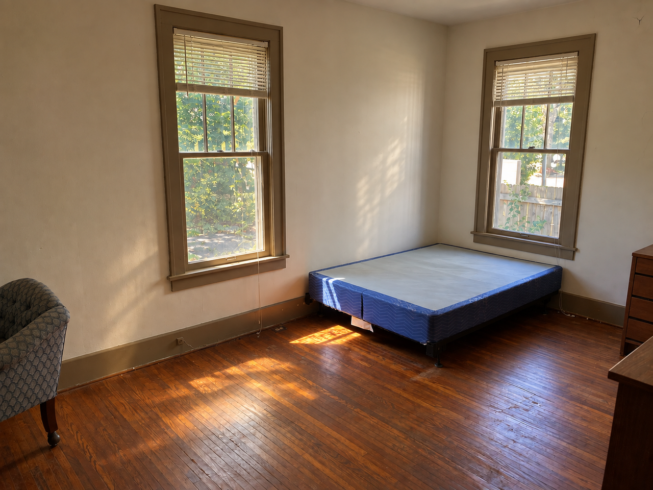 609 W Elm St - Photo 6 of 9