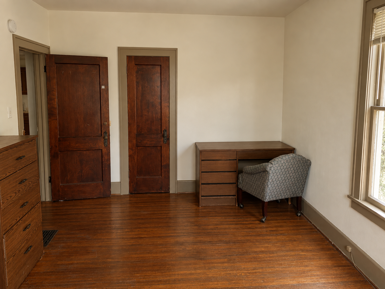 609 W Elm St - Photo 7 of 9