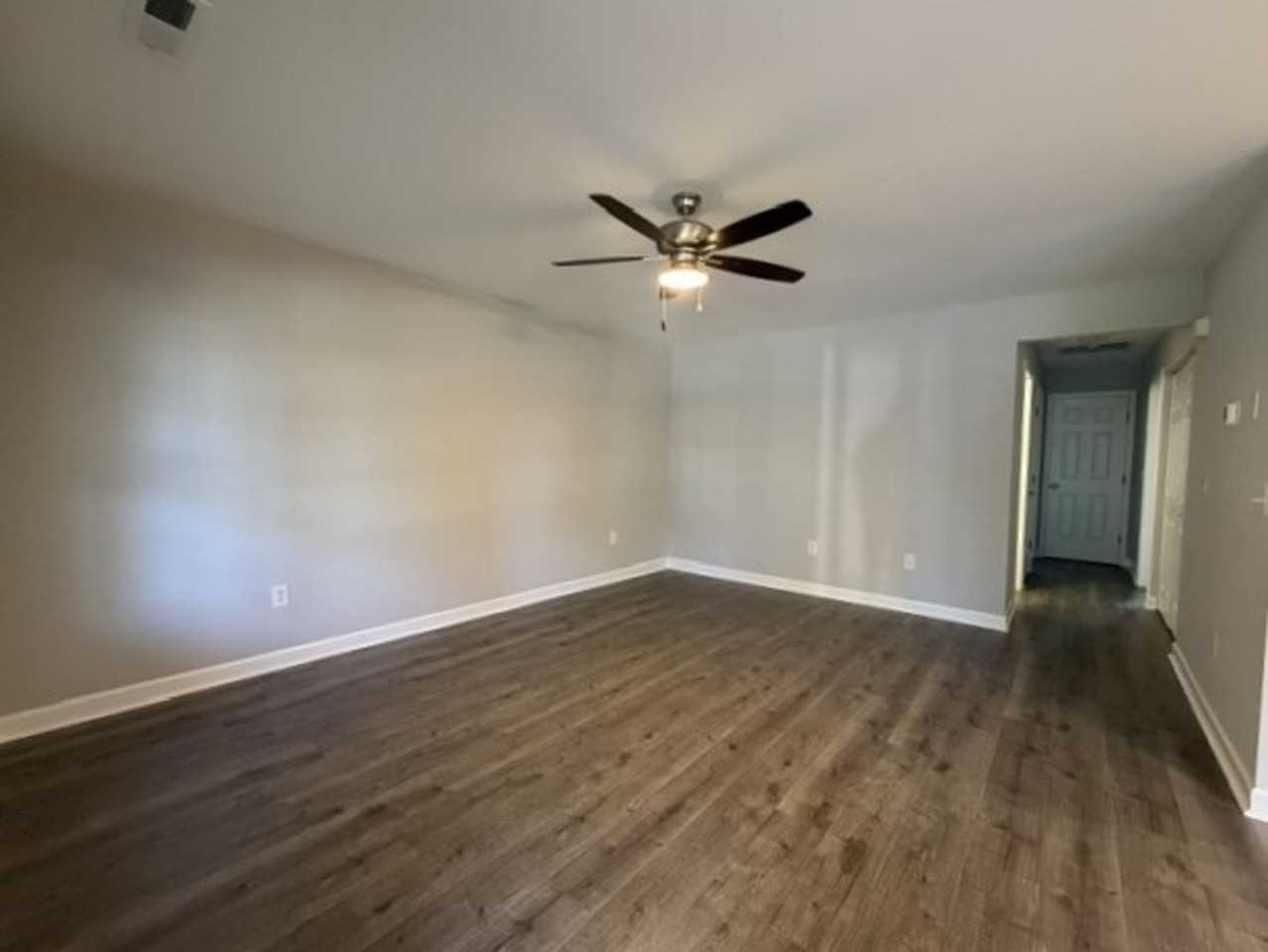 318B Laurel Hill Dr - Photo 2 of 11