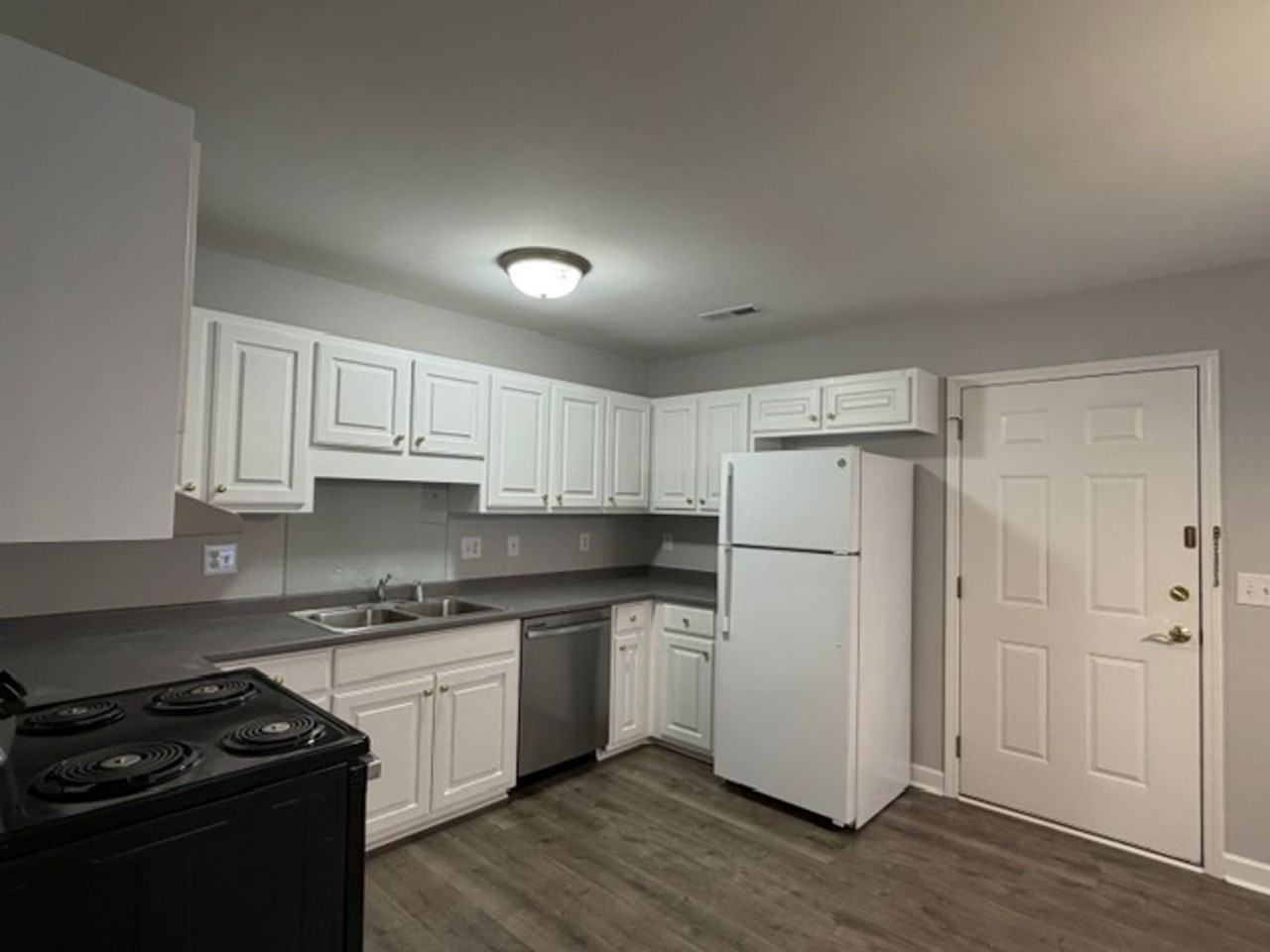 318B Laurel Hill Dr - Photo 4 of 11