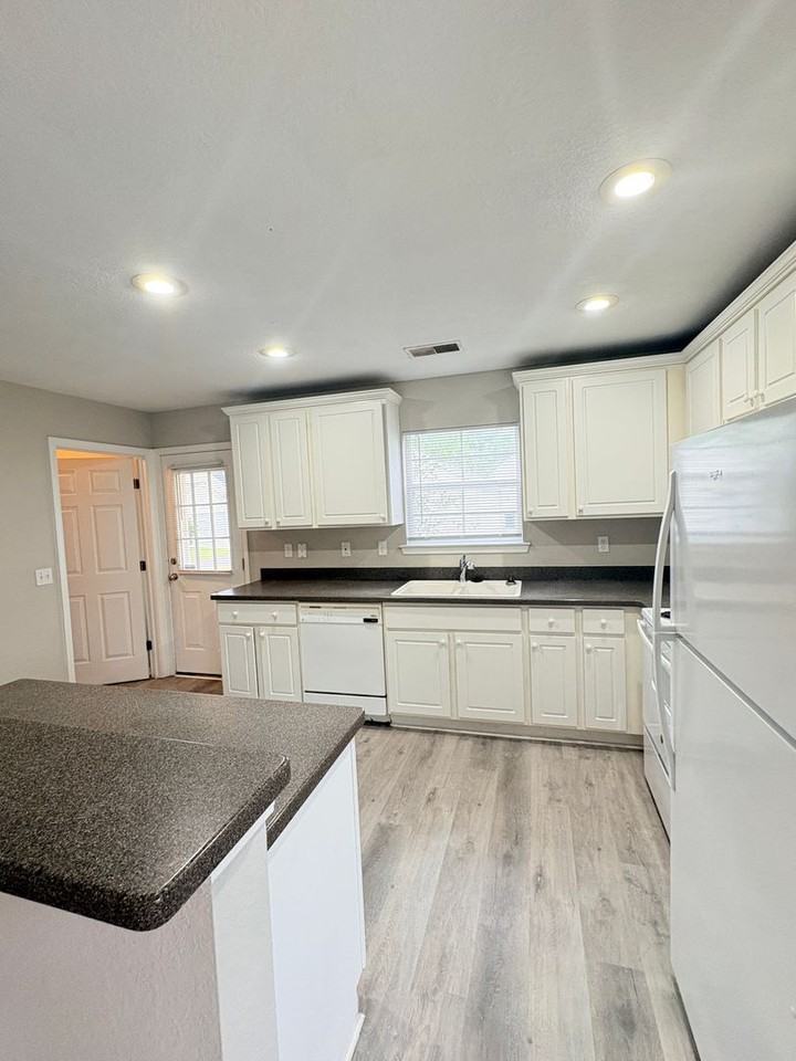 187 187 University Park Way - Photo 5 of 25