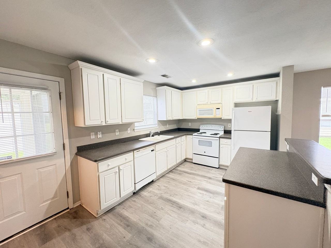 187 187 University Park Way - Photo 6 of 25