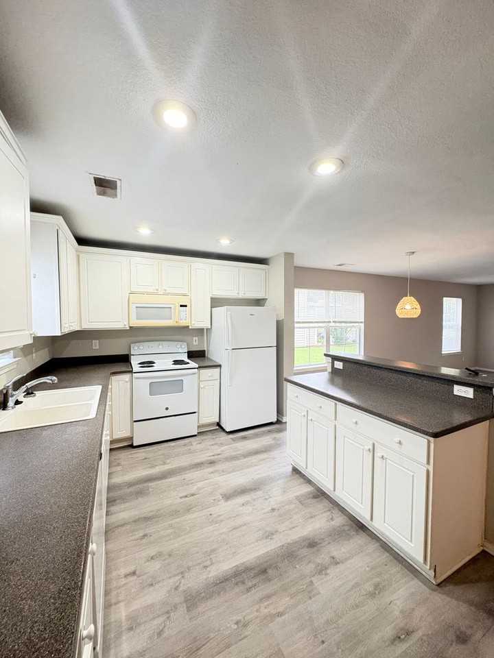 187 187 University Park Way - Photo 7 of 25