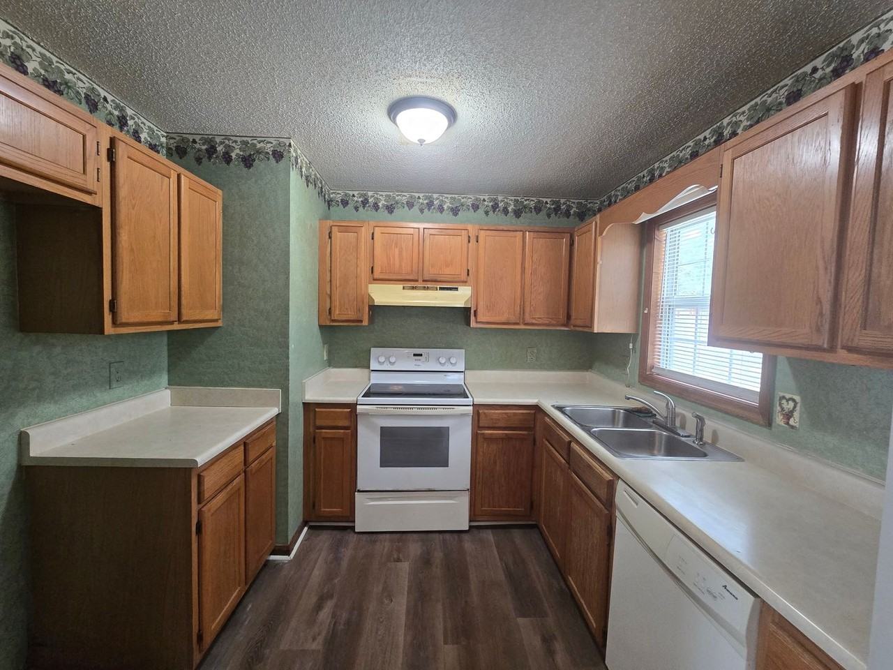 102 Duncan Dr - Photo 2 of 16