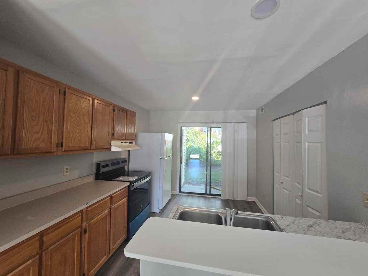 304 Davidson St - Photo 3 of 10