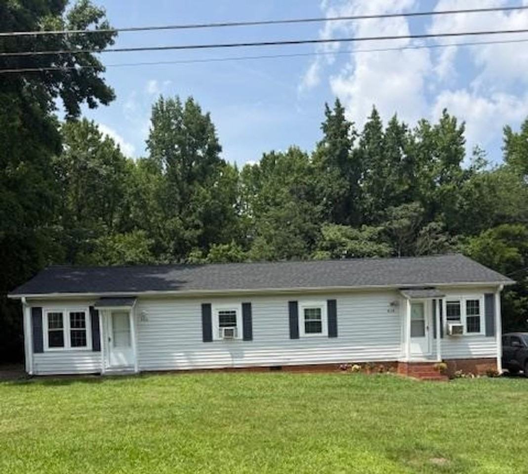 406 Lake Dr - Photo 2 of 12