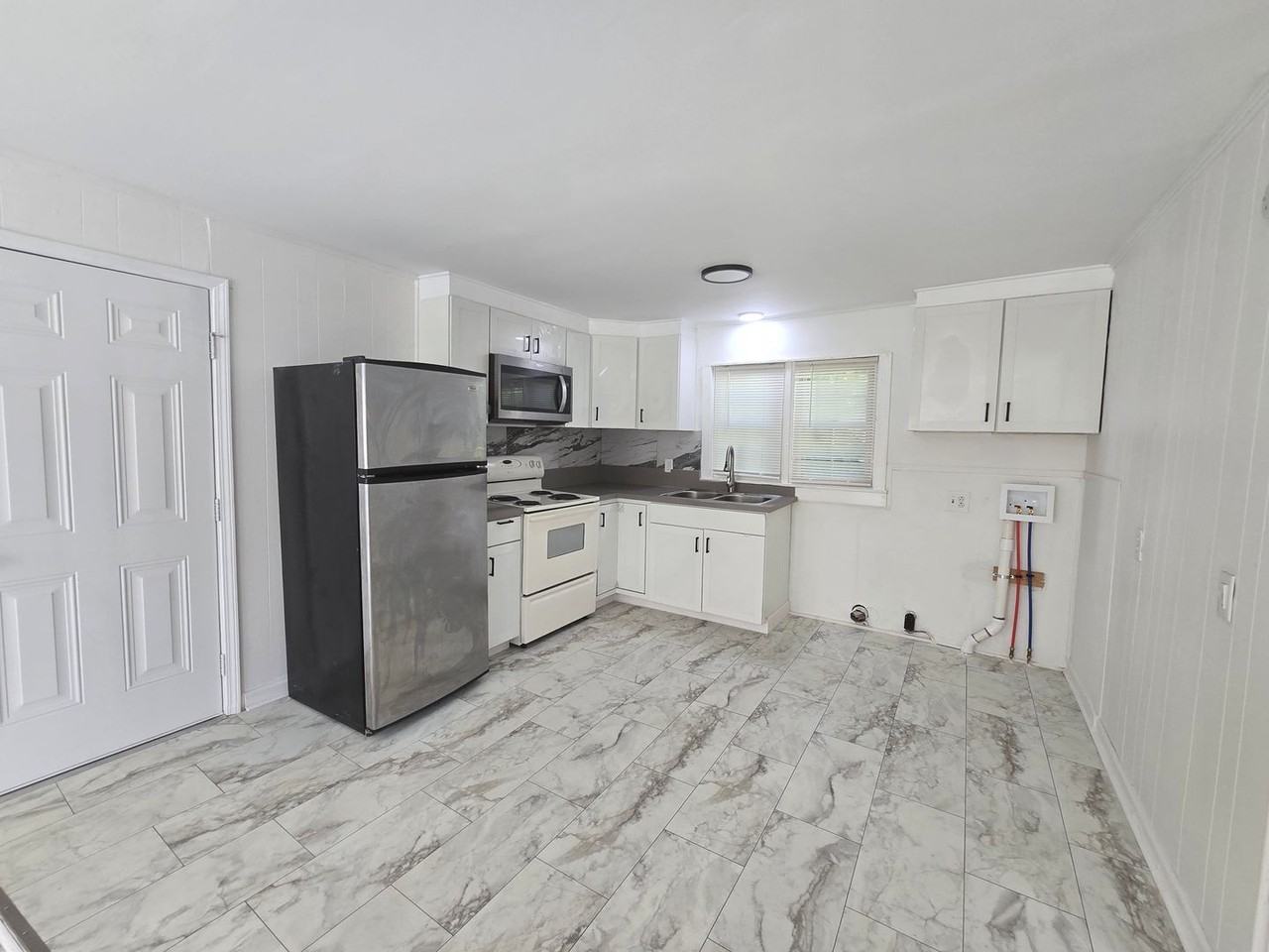 406 Lake Dr - Photo 3 of 12