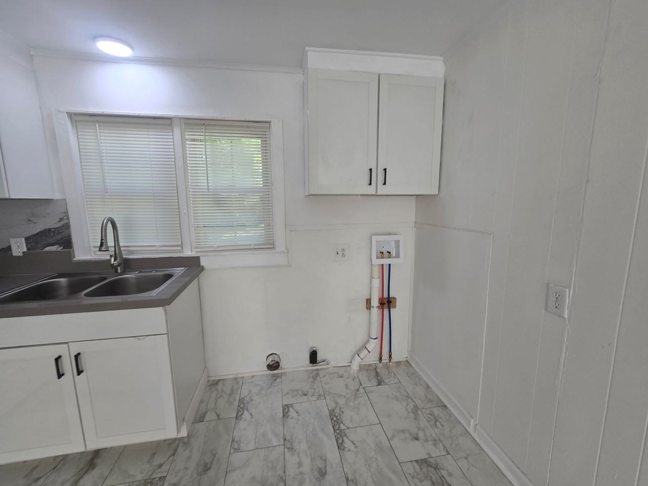 406 Lake Dr - Photo 5 of 12