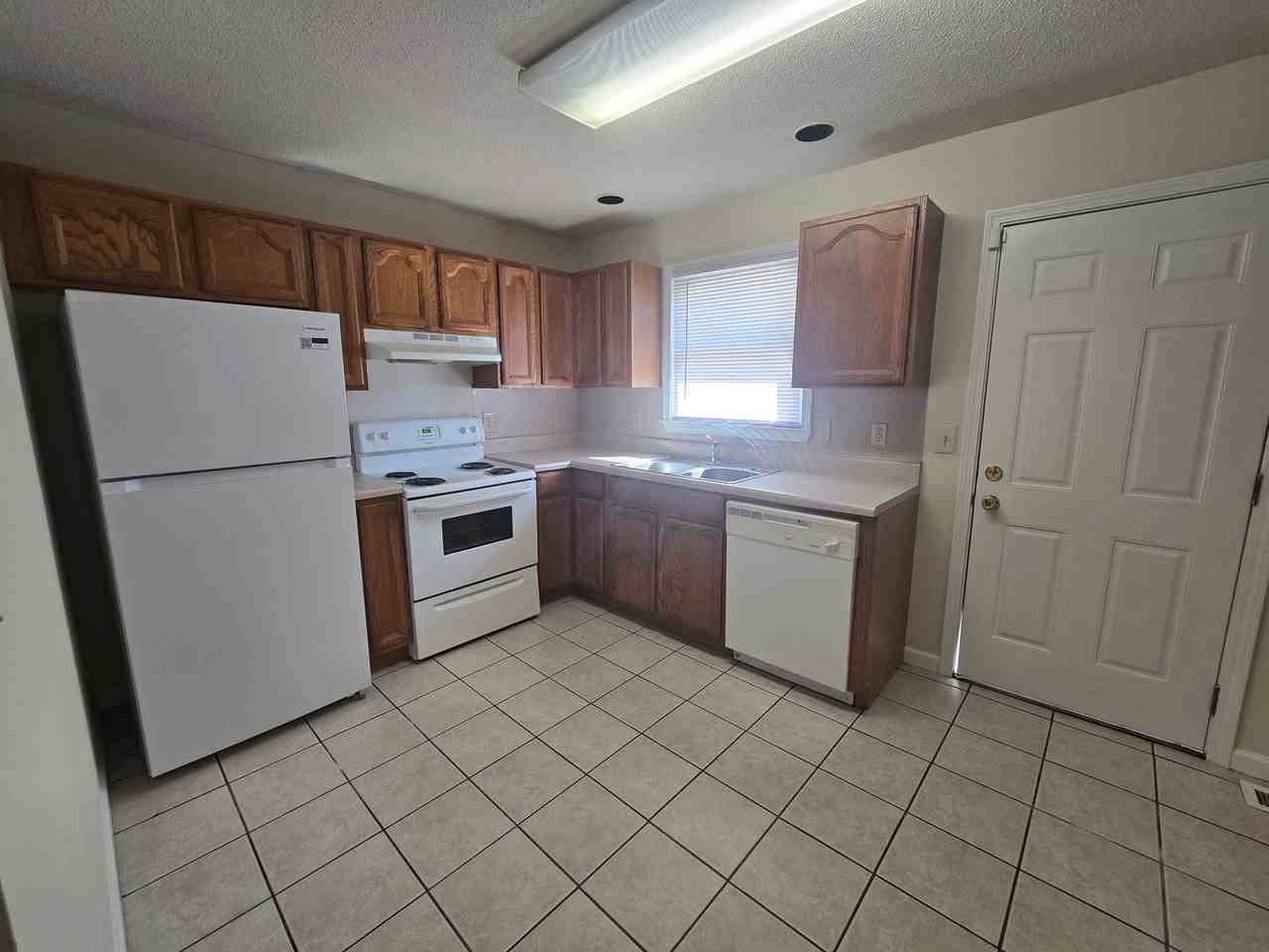 811 E Guilford St - Photo 2 of 13
