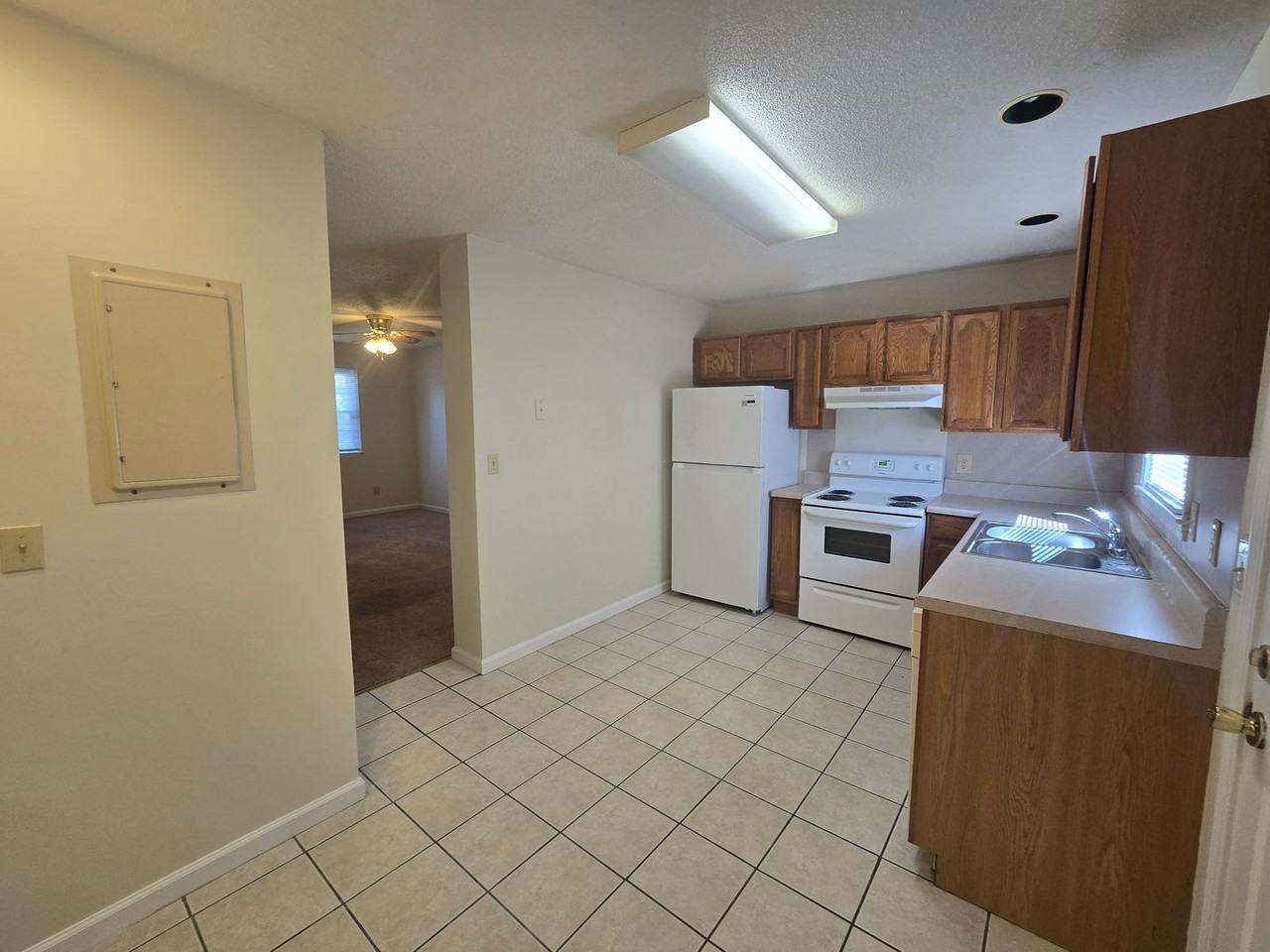 811 E Guilford St - Photo 3 of 13