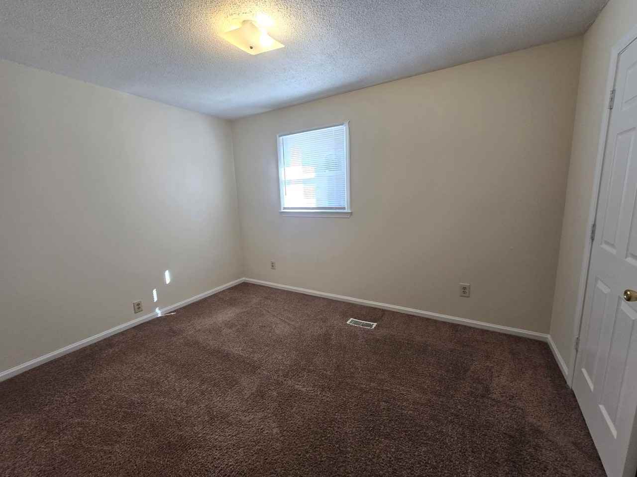 811 E Guilford St - Photo 7 of 13
