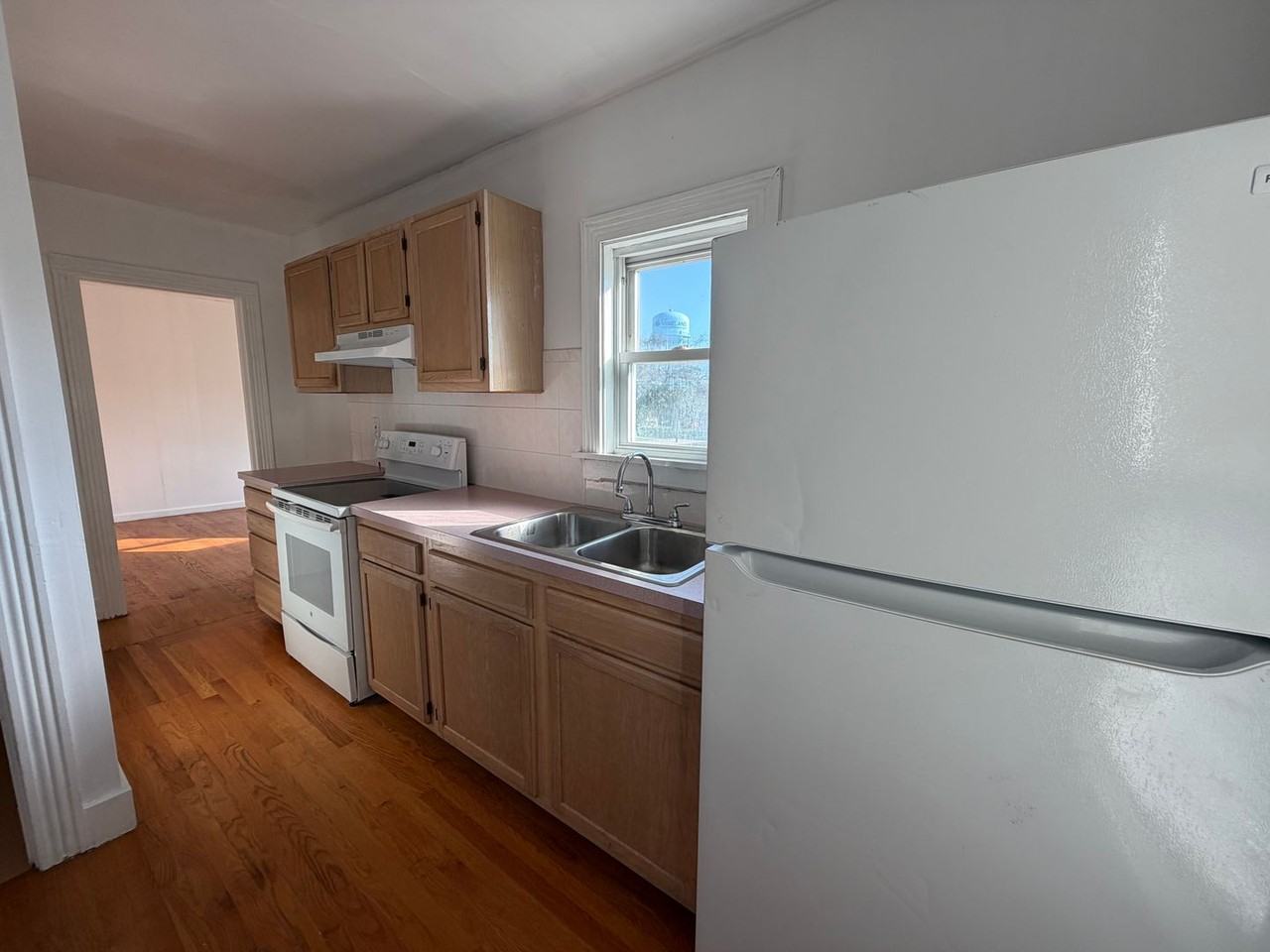 218 S East Ave - Photo 2 of 20