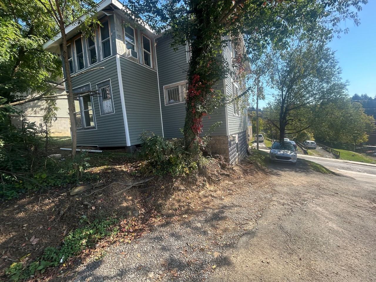 667 Price St - Photo 4 of 20