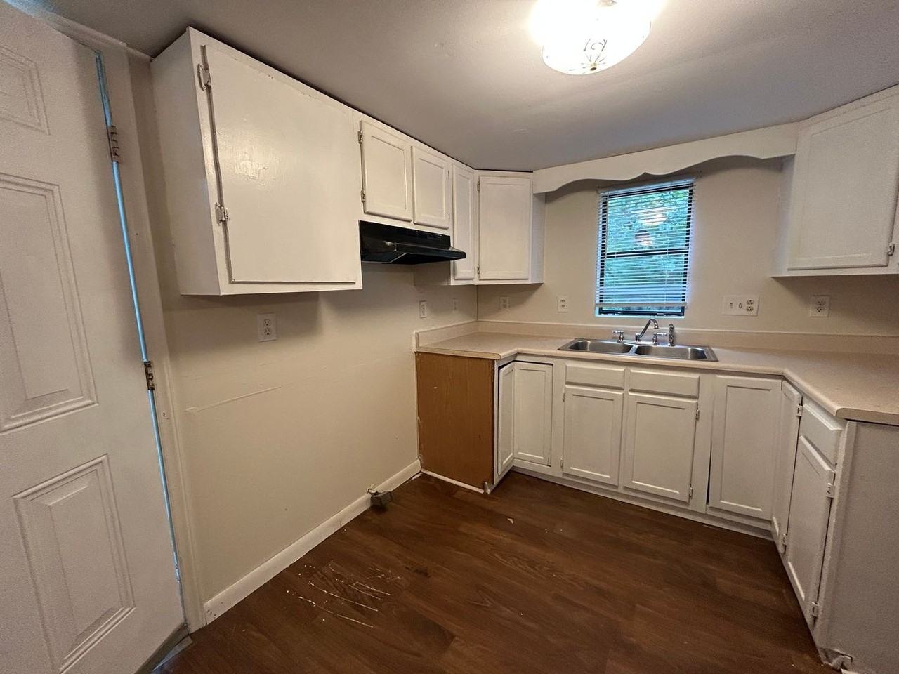 3910 Honan Dr - Photo 2 of 10