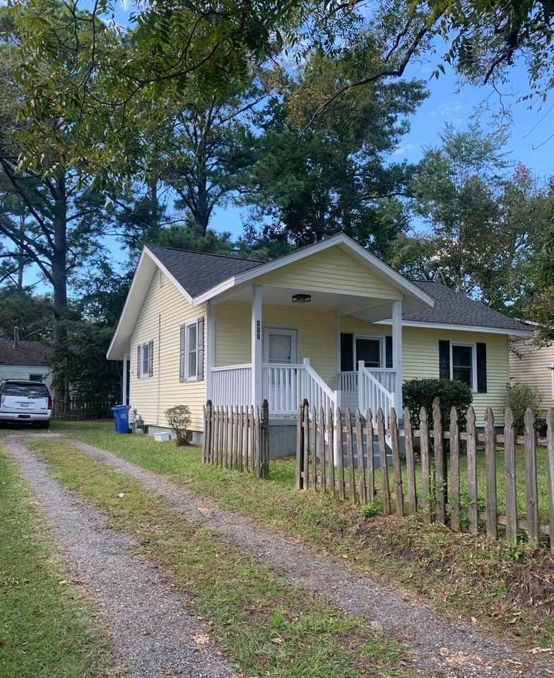 111 Montgomery Ave - Photo 2 of 20