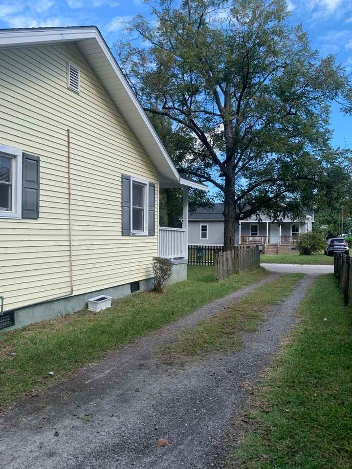 111 Montgomery Ave - Photo 4 of 20