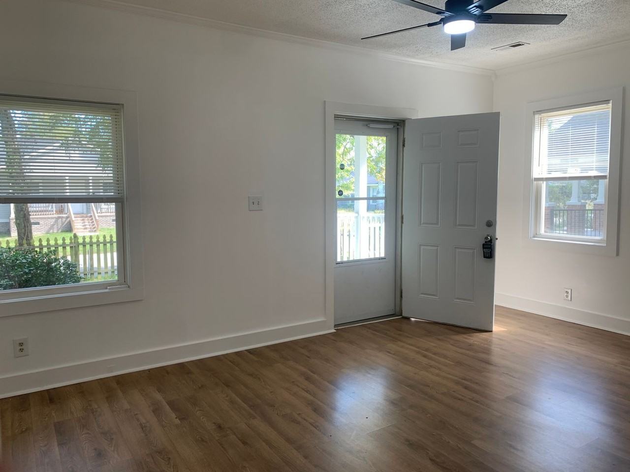 111 Montgomery Ave - Photo 6 of 20