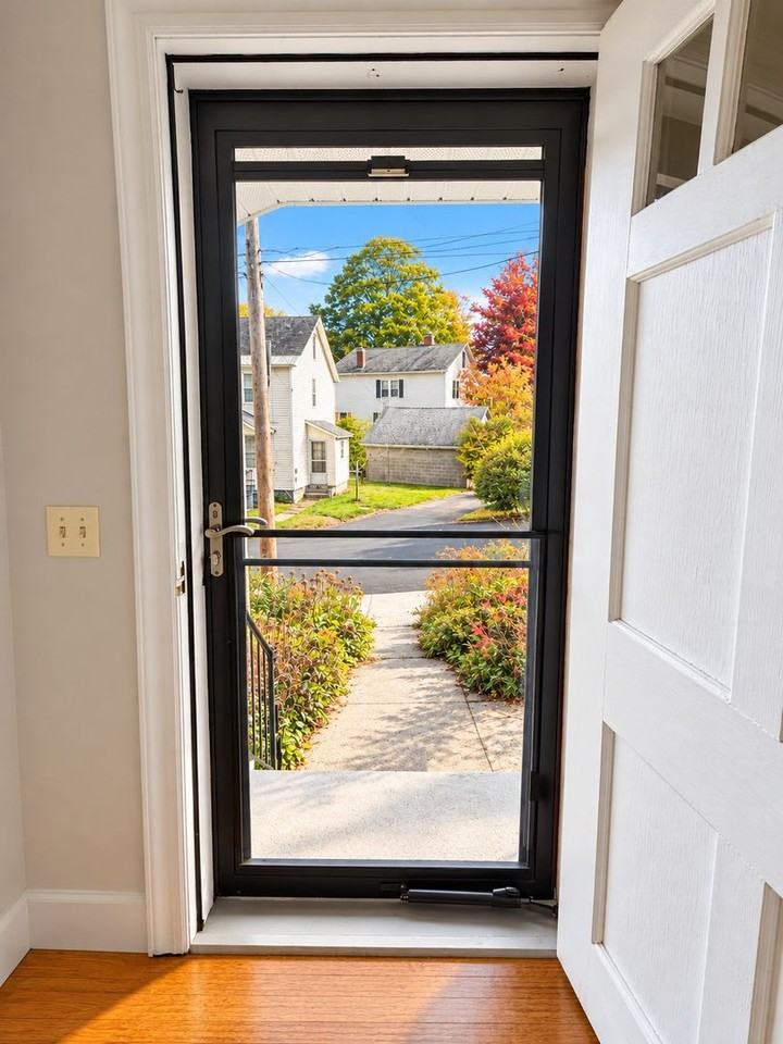 33 Oak Grove Ave - Photo 2 of 21