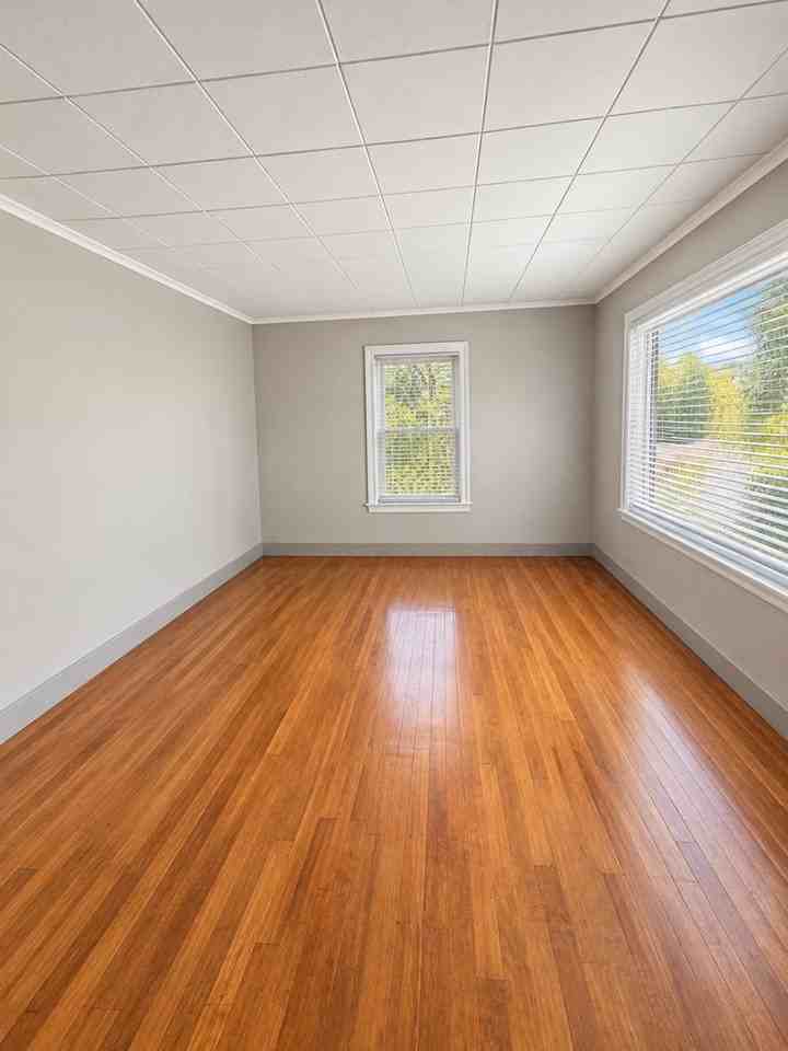 33 Oak Grove Ave - Photo 4 of 21