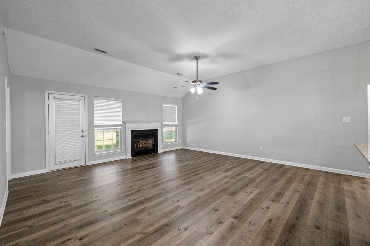 119 Coggins Corner Dr - Photo 6 of 22