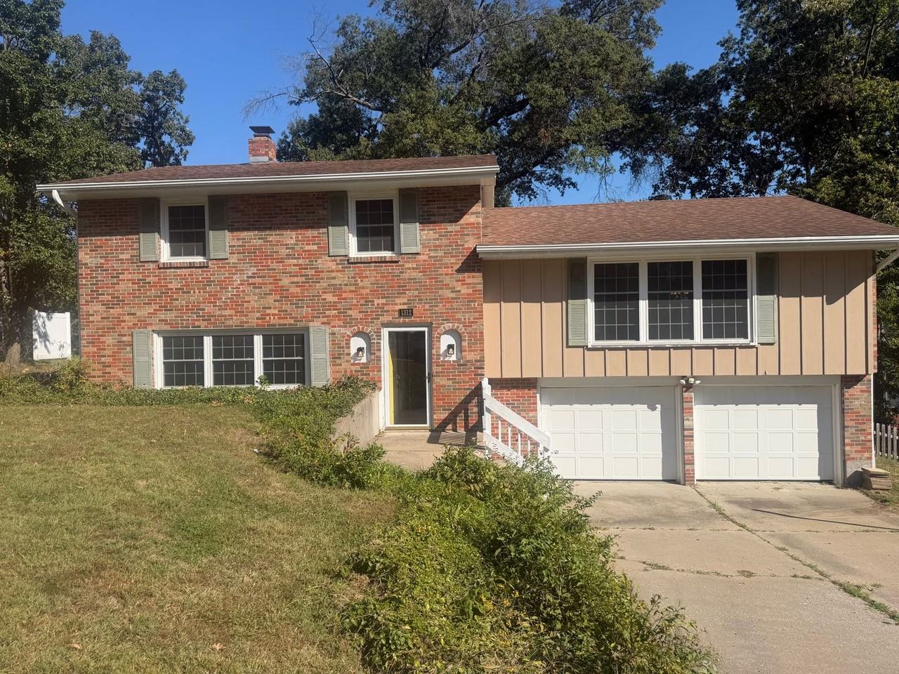 1312 Fieldcrest - Photo 2 of 19