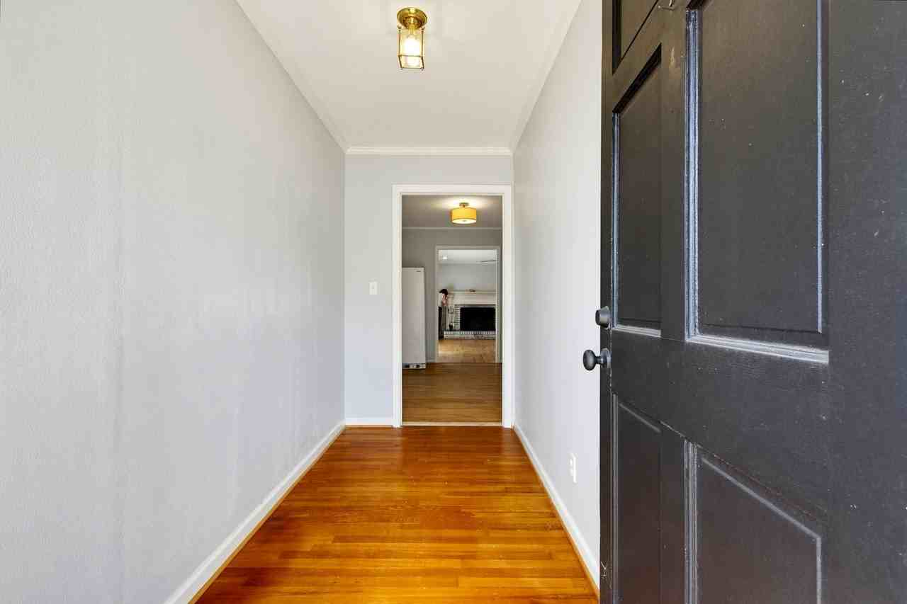 400 21st St E - Photo 3 of 29
