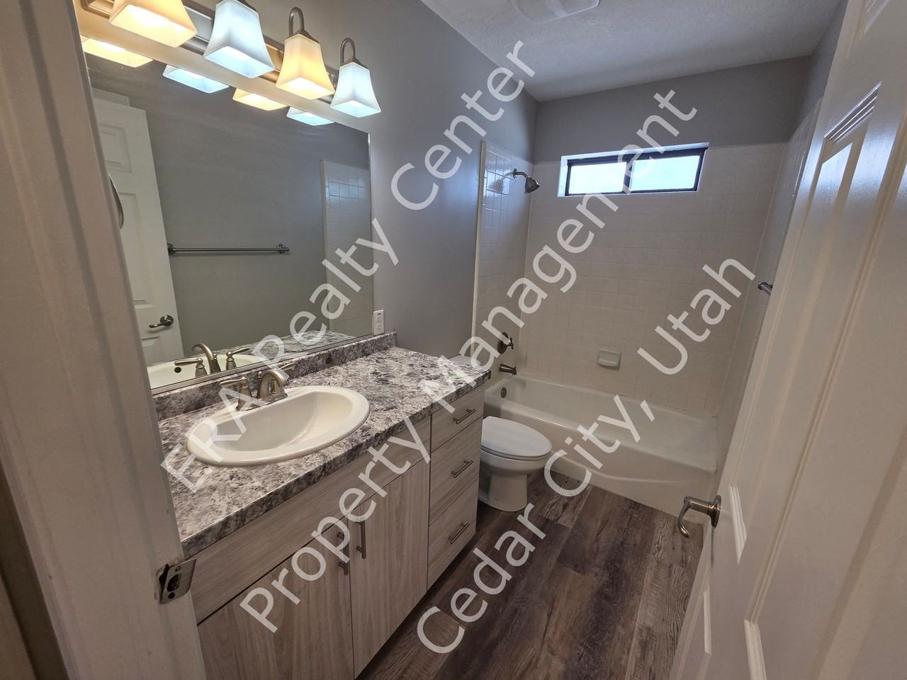 182 N 300 W - Photo 5 of 7