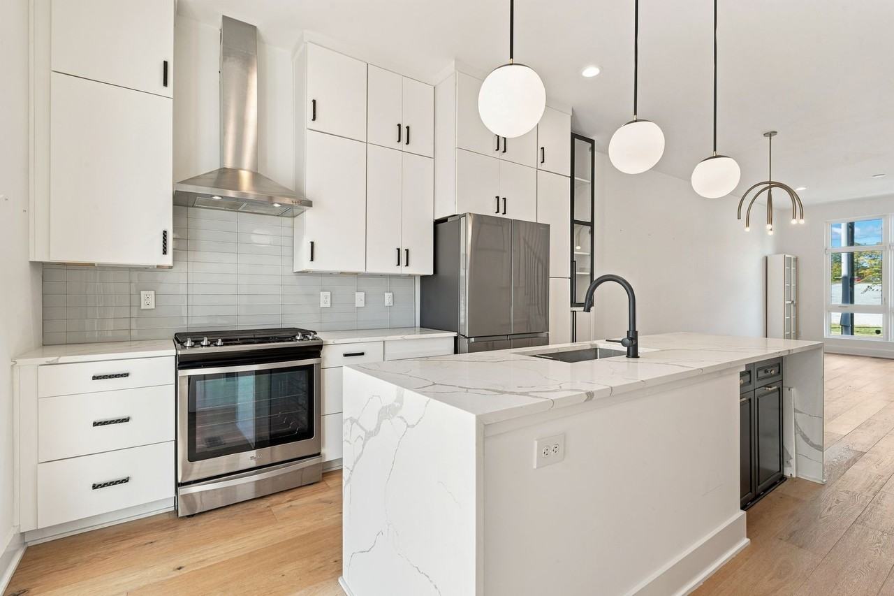 504 N Roxboro St - Photo 2 of 23
