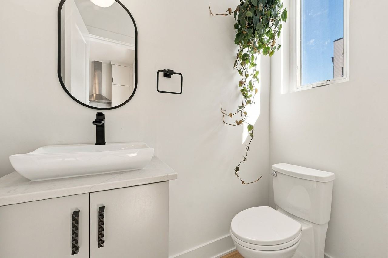 504 N Roxboro St - Photo 4 of 23