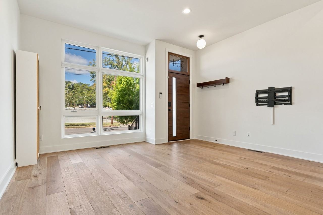 504 N Roxboro St - Photo 7 of 23