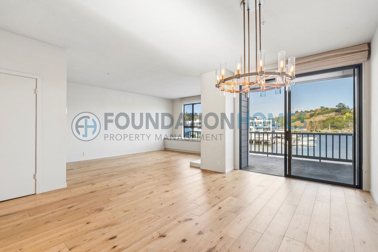 6058 Shelter Bay Ave - Photo 4 of 23