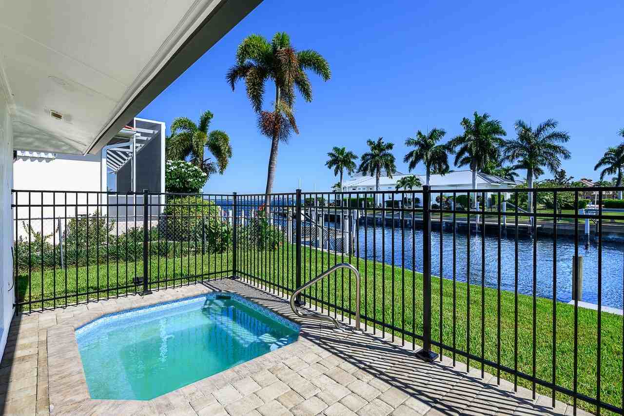 12 Sabal Dr - Photo 3 of 50
