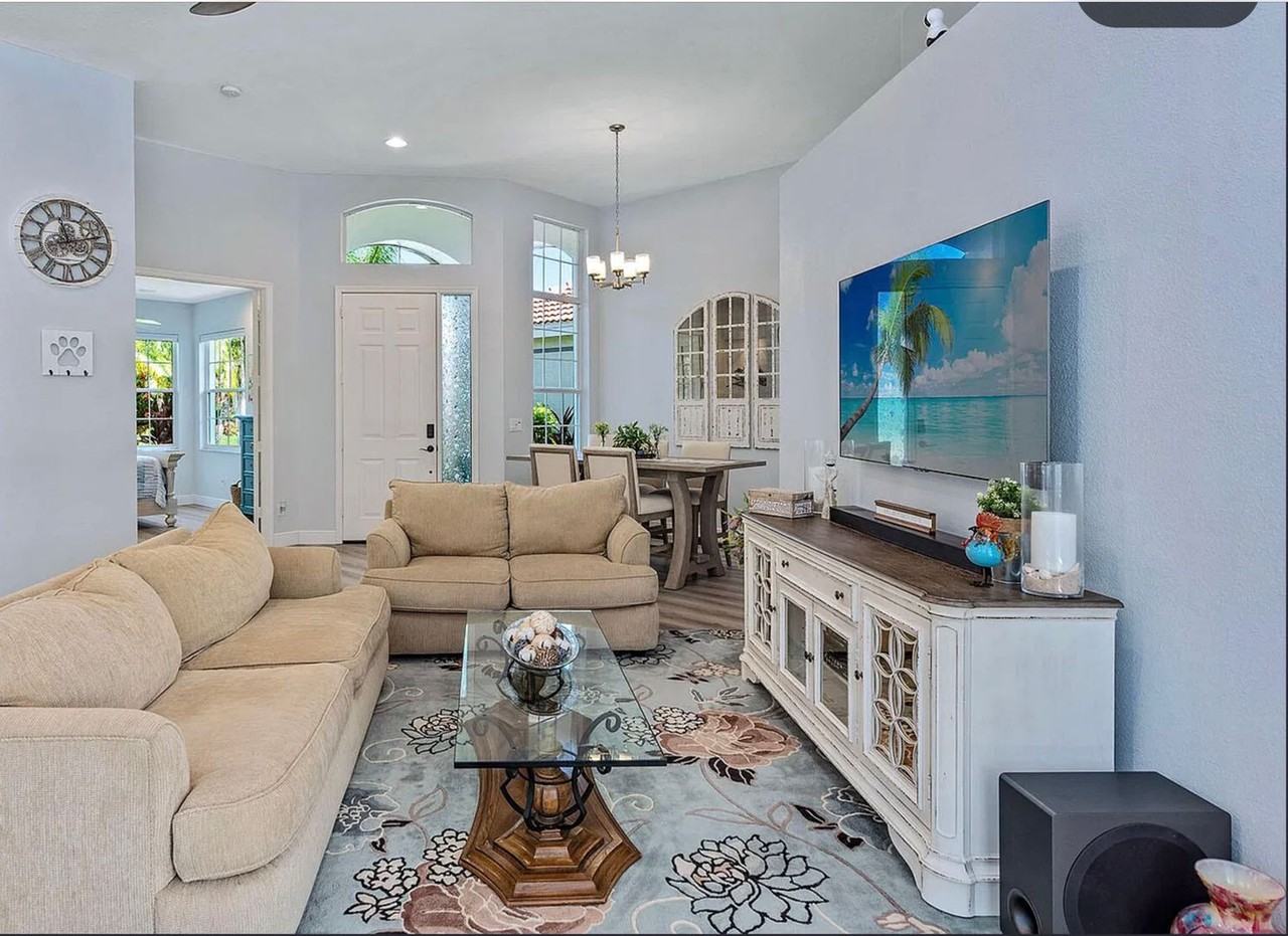 8556 Pepper Tree Way - Photo 7 of 44